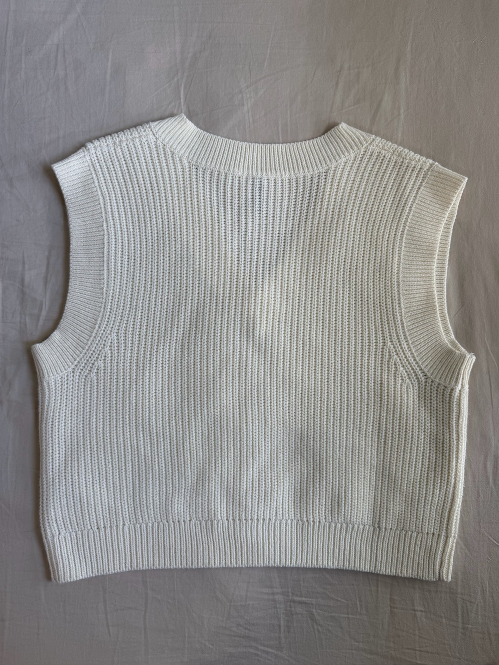 H&M Cream V-Neck Knit Sweater Vest - Picture 3 of 3